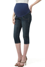 Load image into Gallery viewer, Kimi + Kai Maternity &quot;Courtney&quot; Capri Jeans